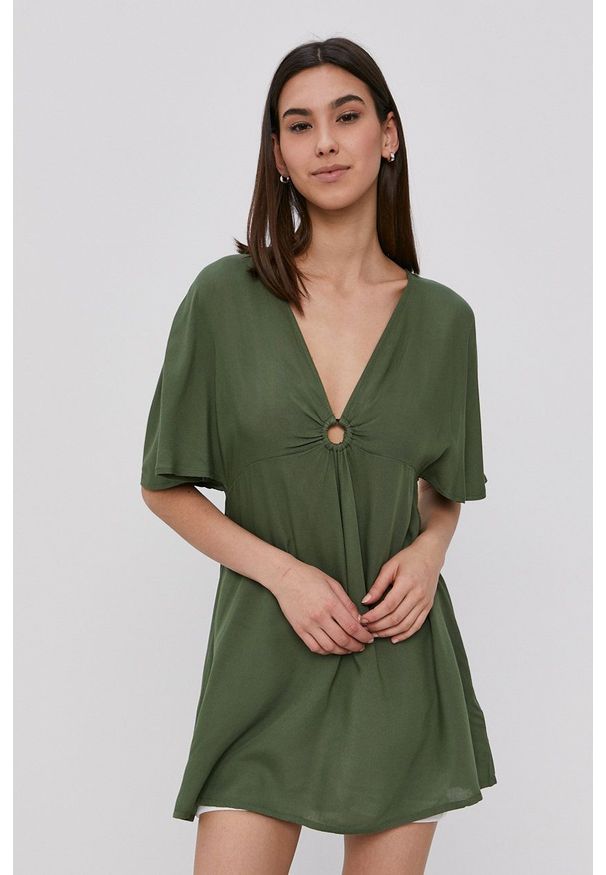 Roxy Sukienka kolor zielony mini rozkloszowana. Kolor: zielony. Materiał: tkanina. Długość rękawa: krótki rękaw. Wzór: gładki. Typ sukienki: rozkloszowane. Długość: mini