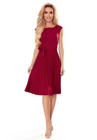Numoco - Elegancka Sukienka z Plisowanym Dołem - Bordowa. Kolor: czerwony. Materiał: poliester, elastan. Styl: elegancki #1