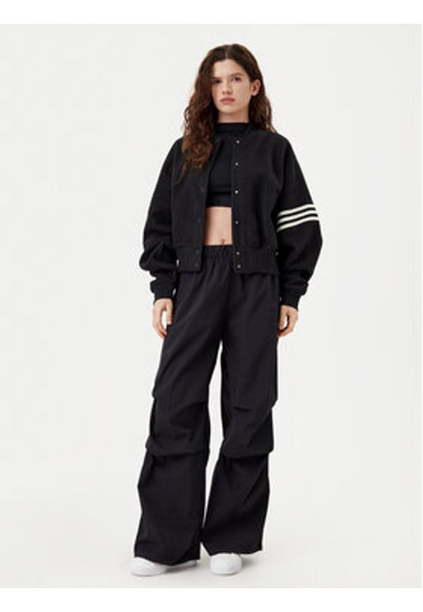 Adidas - adidas Bluza Neuclassics JI8525 Czarny Loose Fit. Kolor: czarny. Materiał: bawełna