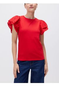 Reserved - T-shirt z ażurowymi rękawami - czerwony. Kolor: czerwony. Materiał: bawełna. Wzór: ażurowy #1