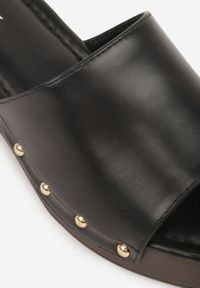 Born2be - Czarne Klapki na Obcasie i Platformie z Kwadratowym Noskiem i Nitami Ellebianca. Okazja: na co dzień. Kolor: czarny. Materiał: jeans. Obcas: na obcasie. Styl: casual, boho. Wysokość obcasa: średni #3