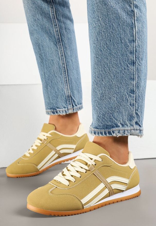 Born2be - Żółte Sneakersy z Przeszyciami i Ozdobnymi Paskami na Boku Beniffa. Okazja: na co dzień. Zapięcie: pasek. Kolor: żółty. Wzór: paski. Obcas: na obcasie. Wysokość obcasa: niski
