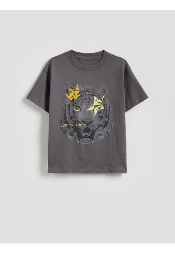Reserved - T-shirt z nadrukiem - czarny. Kolor: czarny. Materiał: bawełna, dzianina. Wzór: nadruk