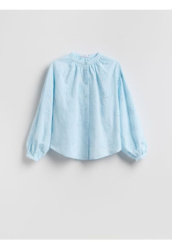 Reserved - Koszula z haftowanym wzorem - jasnoniebieski. Kolor: niebieski. Materiał: bawełna. Wzór: haft