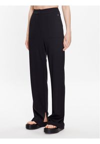 Calvin Klein Jeans Spodnie materiałowe J20J221300 Czarny Regular Fit. Kolor: czarny. Materiał: wiskoza #1
