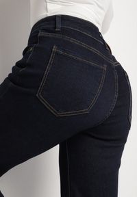 Born2be - Niebieskie Jeansy z Wysokim Stanem i Prostą Nogawką Hinattia. Okazja: na co dzień. Stan: podwyższony. Kolor: niebieski. Styl: casual, elegancki