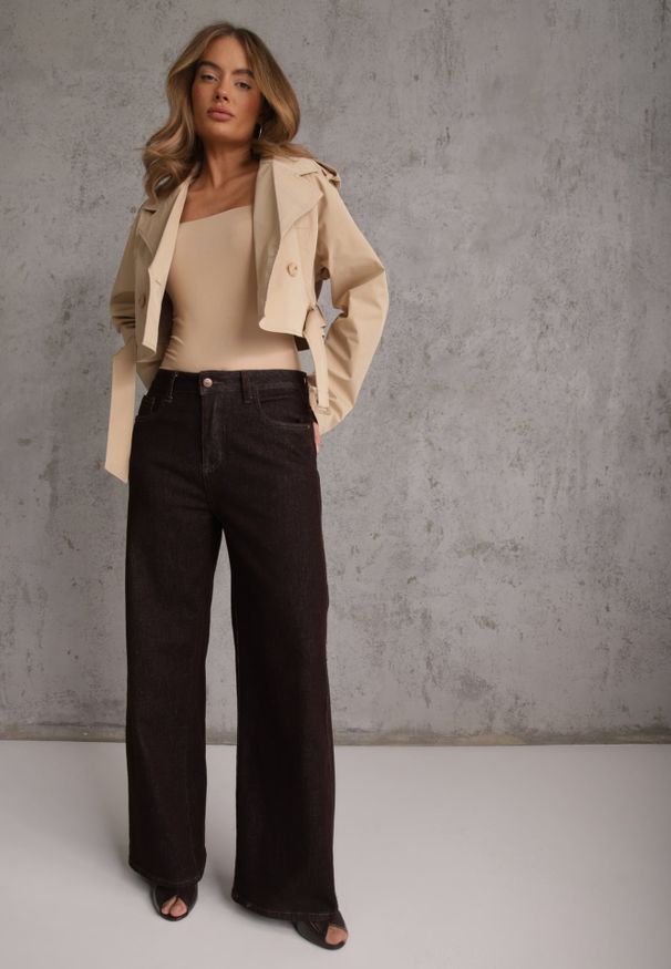 Renee - Beżowa Bluzka z Elastycznego Materiału o Kwadratowym Dekolcie z Wiskozą Nemosa. Typ kołnierza: dekolt kwadratowy. Kolor: beżowy. Materiał: wiskoza, materiał. Długość rękawa: długi rękaw. Długość: długie