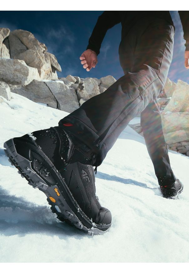 4f - 4F Wysokie buty trekkingowe ICE CRACKER z izolacją Primaloft męskie - czarne 40. Wysokość cholewki: przed kolano. Zapięcie: sznurówki. Kolor: czarny. Materiał: nylon. Szerokość cholewki: normalna. Technologia: Primaloft. Sezon: zima. Sport: turystyka piesza