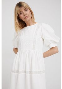Y.A.S sukienka bawełniana kolor biały midi rozkloszowana. Kolor: biały. Materiał: bawełna. Długość rękawa: krótki rękaw. Wzór: haft. Typ sukienki: rozkloszowane. Długość: midi #3