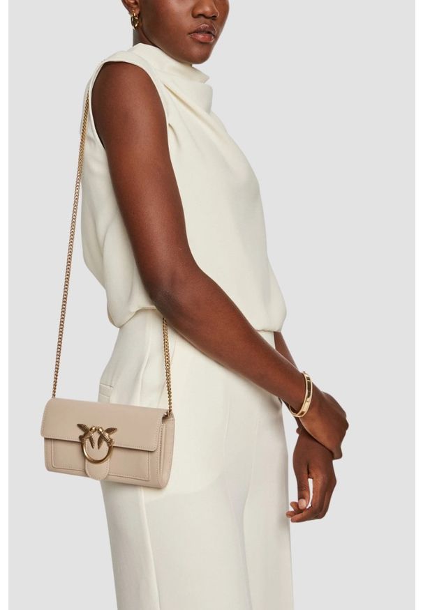 Pinko - PINKO Beżowa kopertówka damska Love One Wallet C Vitello. Kolor: beżowy. Materiał: skórzane. Styl: casual, elegancki