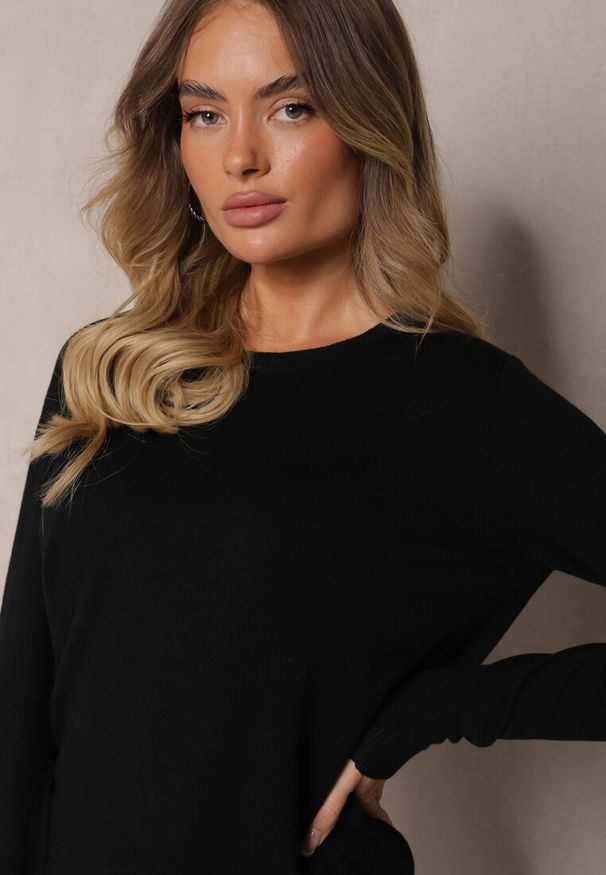 Renee - Czarny Sweter o Klasycznym Kroju Narepea. Kolor: czarny. Styl: klasyczny
