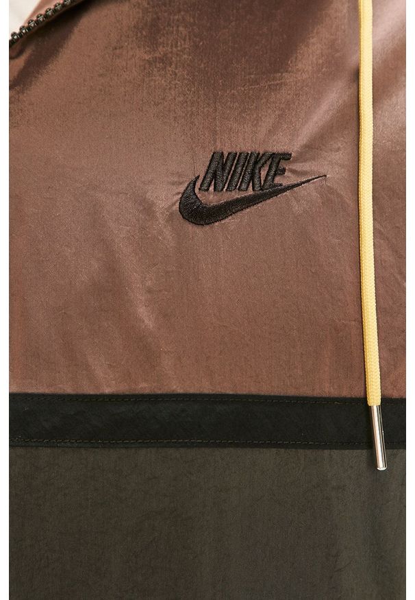 Nike Sportswear - Kurtka. Okazja: na co dzień. Typ kołnierza: kaptur. Kolor: czarny. Materiał: tkanina. Długość: krótkie. Wzór: gładki. Styl: casual