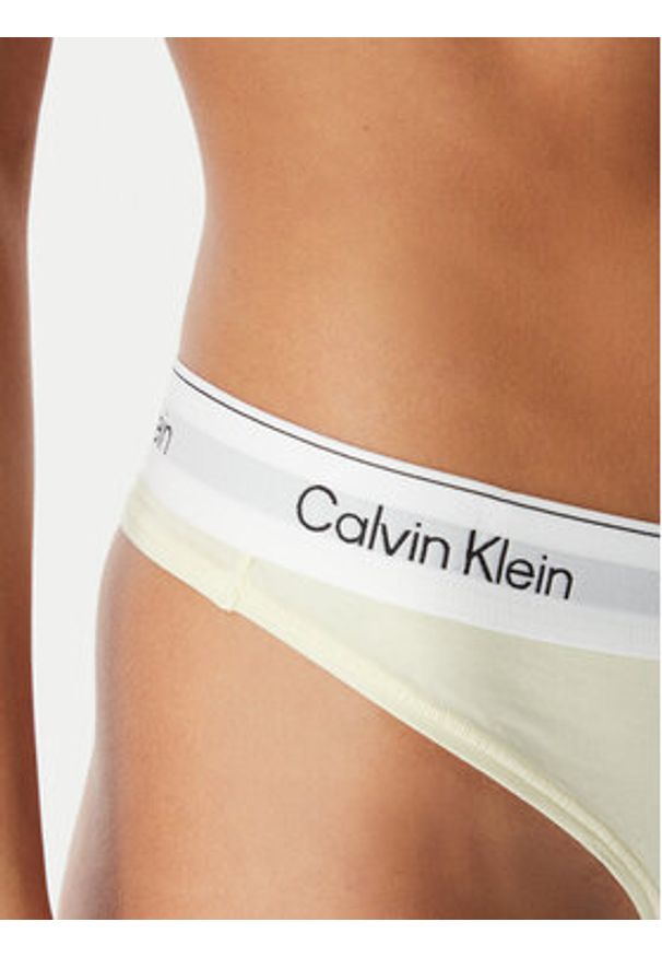 Calvin Klein Underwear Stringi LV00QF8518 Kremowy. Kolor: kremowy. Materiał: bawełna
