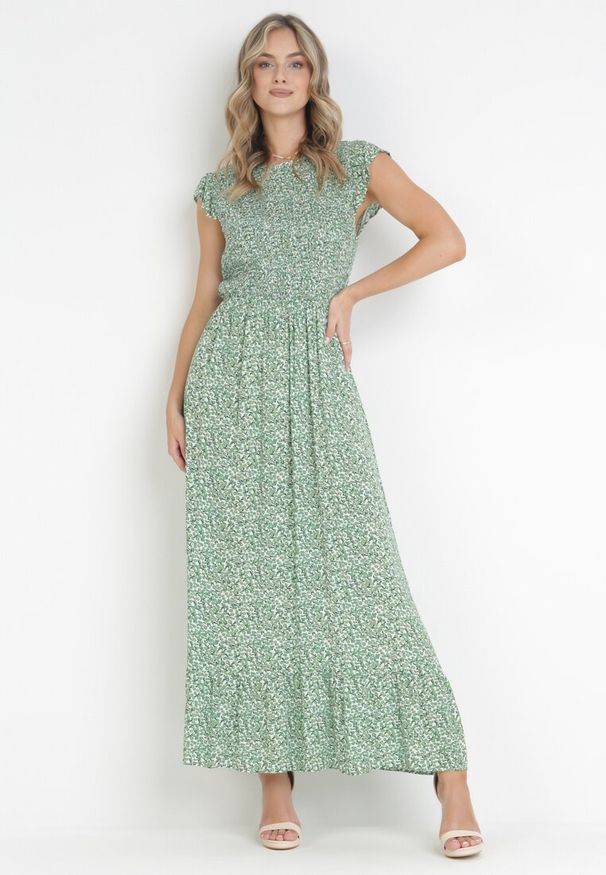 Born2be - Zielona Rozkloszowana Sukienka Maxi w Kwiaty Ocoletta. Kolor: zielony. Materiał: tkanina, wiskoza. Wzór: kwiaty. Długość: maxi