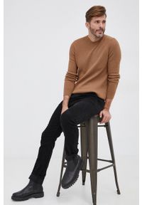 Sisley Sweter z domieszką wełny męski kolor beżowy. Okazja: na co dzień. Kolor: beżowy. Materiał: wełna. Długość rękawa: raglanowy rękaw. Styl: casual