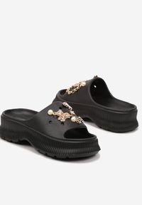 Born2be - Czarne Klapki Piankowe na Grubej Podeszwie z Ozdobnymi Aplikacjami Hizana. Okazja: na co dzień. Kolor: czarny. Materiał: len, jeans. Wzór: aplikacja. Sezon: lato. Styl: casual, elegancki #6