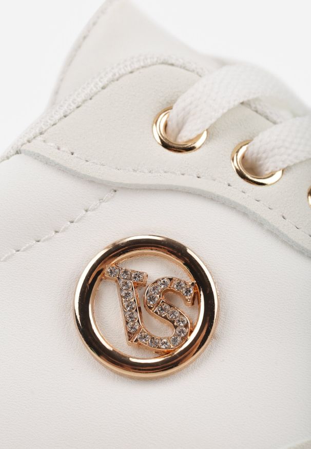 Born2be - Białe Sneakersy VICES na Żłobionej Podeszwie Zdobione Elegancką Aplikacją Lunatea. Okazja: na co dzień. Kolor: biały. Materiał: jeans. Wzór: aplikacja