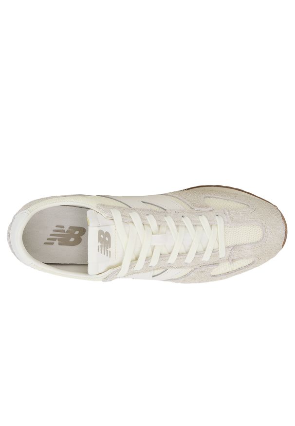 Buty unisex New Balance U471KAB – beżowe. Kolor: beżowy. Materiał: zamsz, syntetyk, materiał. Szerokość cholewki: normalna. Wzór: jodełka. Sezon: lato