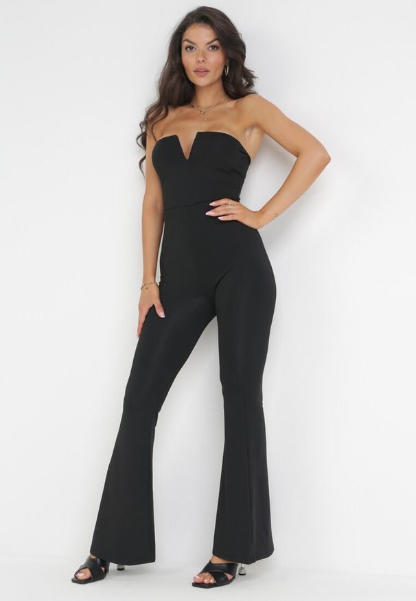 Born2be - Czarny Kombinezon z Odkrytymi Ramionami i Usztywnionymi Miseczkami Likka. Kolor: czarny. Materiał: dzianina. Długość: długie