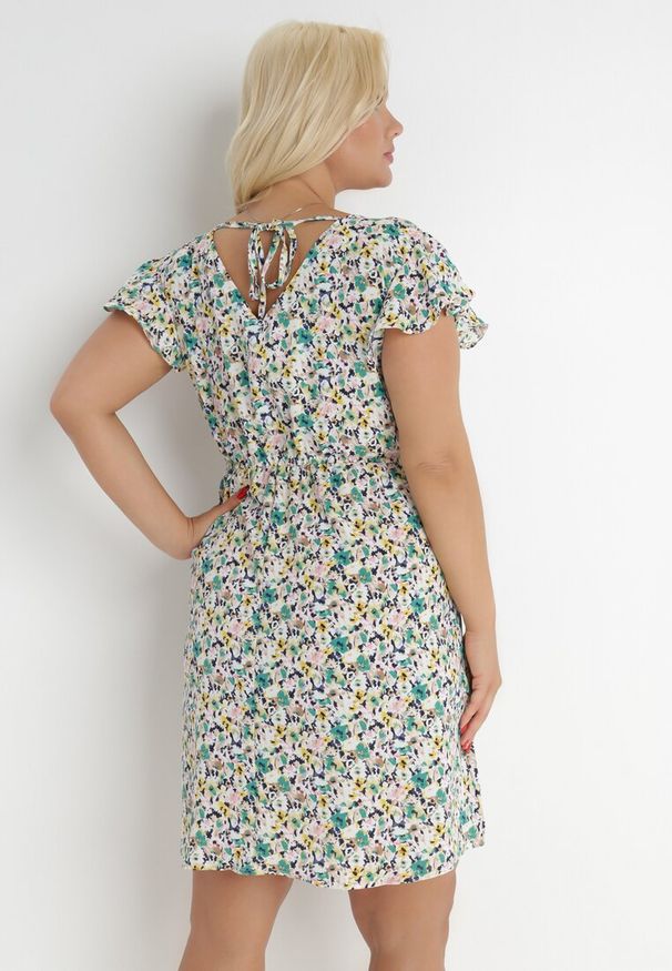 Born2be - Zielona Sukienka Devreria. Kolekcja: plus size. Kolor: zielony. Długość rękawa: krótki rękaw. Wzór: kolorowy, kwiaty. Sezon: lato. Typ sukienki: dla puszystych. Długość: midi