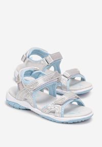 Born2be - Srebrno-Niebieskie Sandały w Sportowym Stylu na Rzepy Palio. Okazja: na spacer, na uczelnię, na co dzień. Zapięcie: rzepy. Kolor: srebrny. Materiał: jeans. Wzór: aplikacja. Sezon: lato. Styl: sportowy