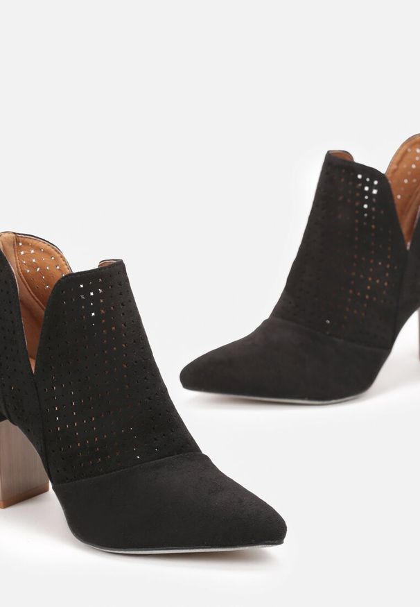 Born2be - Czarne Ażurowe Botki na Geometrycznym Słupku Jacksome. Okazja: na co dzień. Kolor: czarny. Wzór: geometria, ażurowy. Sezon: wiosna. Obcas: na słupku. Styl: elegancki, casual. Wysokość obcasa: średni