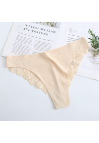 Intica - Koronkowe figi z wysokiej jakości materiału Veselka. Kolor: beżowy. Materiał: materiał, koronka. Wzór: koronka