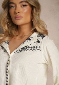 Renee - Beżowa Bawełniana Koszula Boho z Haftowanym Wzorem Gonniva. Okazja: na co dzień. Typ kołnierza: kołnierzyk stójkowy. Kolor: beżowy. Materiał: bawełna. Długość: długie. Wzór: haft. Styl: boho