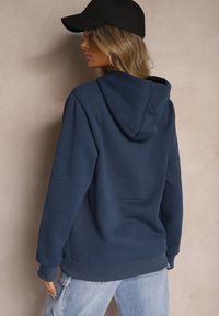 Renee - Granatowa Bluza z Dodatkiem Bawełny i Kapturem Ozdobiona Kangurową Kieszenią i Ściągaczami Qadela. Okazja: na co dzień. Kolor: niebieski. Materiał: bawełna. Wzór: aplikacja. Styl: klasyczny, casual #5