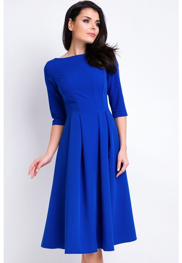 Awama - Elegancka sukienka rozkloszowana midi z kontrafałdami niebieska. Okazja: do pracy. Kolor: niebieski. Styl: elegancki. Długość: midi