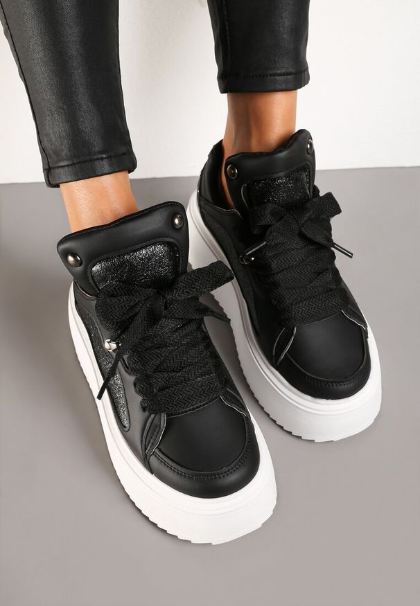 Born2be - Czarne Sneakersy na Grubej Podeszwie z Podwójnym Sznurowaniem Weriella. Kolor: czarny