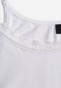 Renee - Biały Bieliźniany Top z Bawełny z Koronką na Regulowanych Ramiączkach Beralisse. Kolor: biały. Materiał: bawełna, koronka. Długość rękawa: na ramiączkach. Wzór: koronka. Sezon: zima, wiosna, lato #8