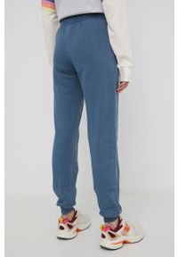 Rip Curl spodnie dresowe damskie kolor turkusowy z nadrukiem. Stan: podwyższony. Kolor: turkusowy. Materiał: dresówka. Wzór: nadruk #2