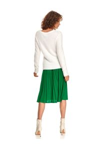 TOP SECRET - Sweter długi rękaw damski akrylowy dopasowany. Kolor: biały. Materiał: akryl. Długość rękawa: długi rękaw. Długość: długie. Wzór: nadruk, kwiaty. Sezon: jesień #4