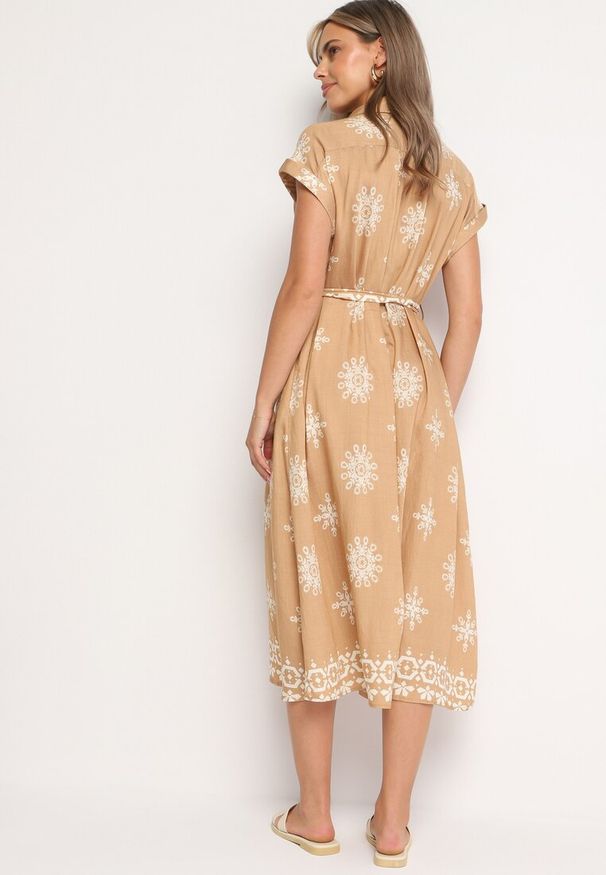 Born2be - Brązowa Sukienka z Wiskozą o Koszulowym Kroju Zapinana na Guziki Mivitia. Okazja: na spacer, na spotkanie biznesowe. Typ kołnierza: dekolt w kształcie V. Kolor: brązowy. Materiał: wiskoza. Typ sukienki: koszulowe. Styl: biznesowy, elegancki