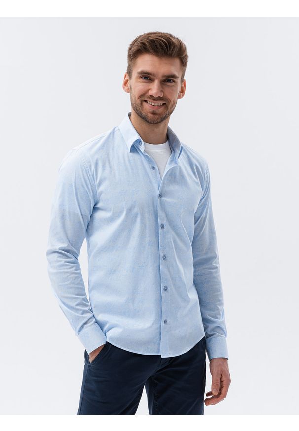 Ombre Clothing - Koszula męska z długim rękawem - błękitna. Okazja: na co dzień, do pracy, na spotkanie biznesowe. Kolor: niebieski. Materiał: bawełna, elastan. Długość rękawa: długi rękaw. Długość: długie. Wzór: kwiaty. Styl: casual, klasyczny, biznesowy