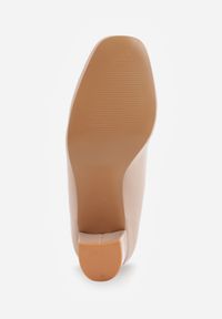 Born2be - Beżowe Lakierowane Czółenka na Obcasie ze Skórzaną Wkładką Naorisa. Kolor: beżowy. Materiał: skóra, lakier. Obcas: na obcasie. Styl: klasyczny. Wysokość obcasa: średni #3