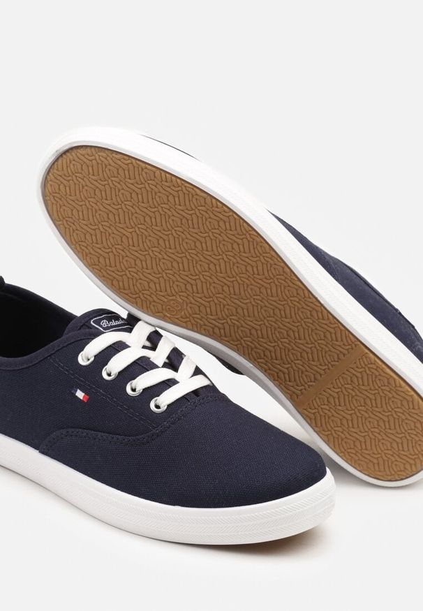 Renee - Granatowe Basicowe Tenisówki Vices Hallriva. Okazja: na co dzień. Zapięcie: sznurówki. Kolor: niebieski. Materiał: jeans. Styl: klasyczny, elegancki, casual