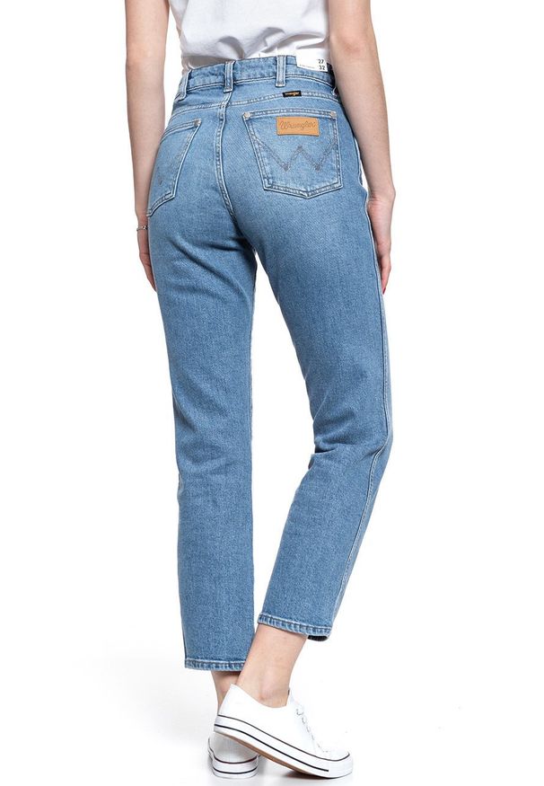 Wrangler - WRANGLER THE RETRO FIT DAMSKIE SPODNIE JEANSOWE MID BLUE W22AJX31A 112127791. Styl: retro