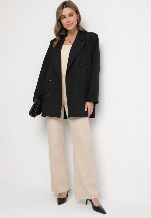 Born2be - Czarna Dwurzędowa Marynarka o Pudełkowym Kroju Nilinne. Okazja: na co dzień, na spacer. Kolor: czarny. Materiał: jeans. Styl: casual, elegancki