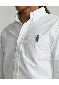 Ralph Lauren - RALPH LAUREN - Biała koszula z misiem Oxford Custom Slim Fit. Typ kołnierza: polo. Kolor: biały. Materiał: bawełna. Wzór: aplikacja. Styl: klasyczny #3