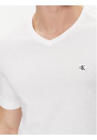 Calvin Klein Jeans T-Shirt Embro Badge J30J325212 Biały Slim Fit. Kolor: biały. Materiał: bawełna