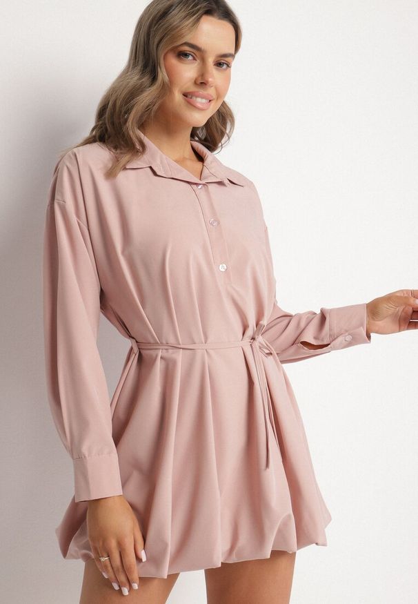 Born2be - Różowa Koszulowa Sukienka w Stylu Bombki z Paskiem Lavilorae. Typ kołnierza: kołnierzyk klasyczny. Kolor: różowy. Typ sukienki: koszulowe, bombki. Styl: elegancki, klasyczny
