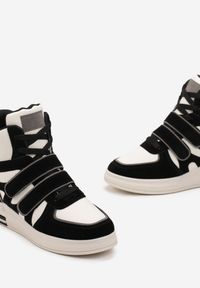 Born2be - Czarno-Białe Sznurowane Sneakersy na Ukrytym Koturnie Zapinane na Rzepy ze Wstawkami z Ekozamszu Ramhel. Zapięcie: rzepy. Kolor: czarny. Obcas: na koturnie #4
