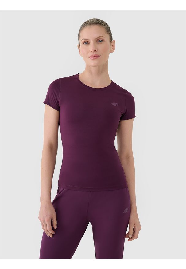 4f - 4F Koszulka treningowa regular szybkoschnąca damska - fioletowa XL. Kolor: fioletowy. Materiał: dzianina, elastan, włókno, materiał, poliester. Długość rękawa: krótki rękaw. Długość: krótkie. Wzór: gładki, jednolity, ze splotem. Sport: fitness