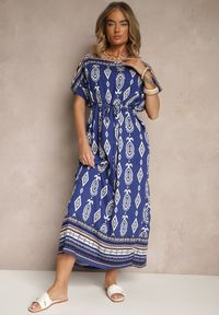Renee - Niebieska Wiskozowa Sukienka o Pudełkowym Kroju w Etniczny Print Miriliana. Okazja: na co dzień. Kolor: niebieski. Materiał: wiskoza. Wzór: nadruk. Typ sukienki: proste. Styl: elegancki, casual