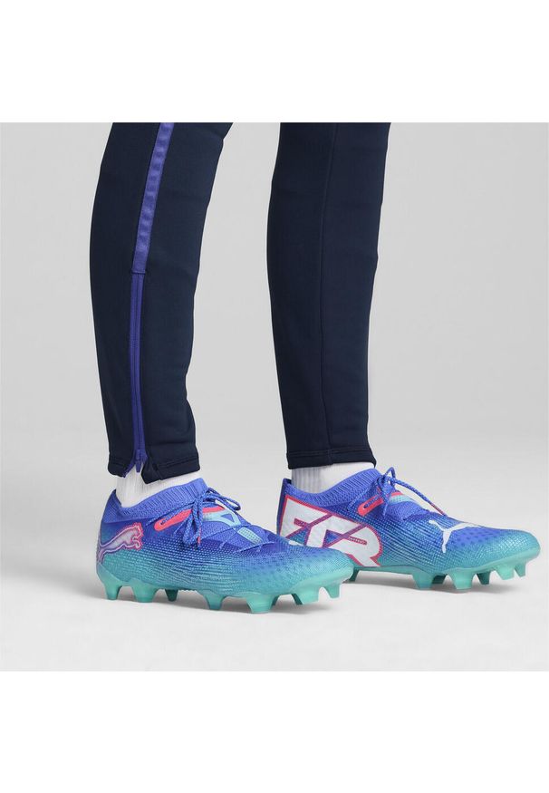 Puma - Buty piłkarskie FUTURE 7 ULTIMATE Low FG/AG PUMA. Kolor: zielony, niebieski, wielokolorowy, biały. Sport: piłka nożna