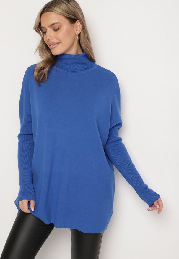 Born2be - Niebieski Golf Dzianinowy z Długim Rękawem Dist. Typ kołnierza: golf. Kolor: niebieski. Materiał: dzianina. Długość rękawa: długi rękaw. Długość: długie. Sezon: zima, jesień