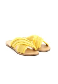 Born2be - Żółte Klapki Golden Sparkle. Nosek buta: otwarty. Kolor: żółty. Materiał: materiał, skóra, koronka, jeans. Wzór: aplikacja, paski, kwiaty. Obcas: na płaskiej podeszwie. Styl: boho #3