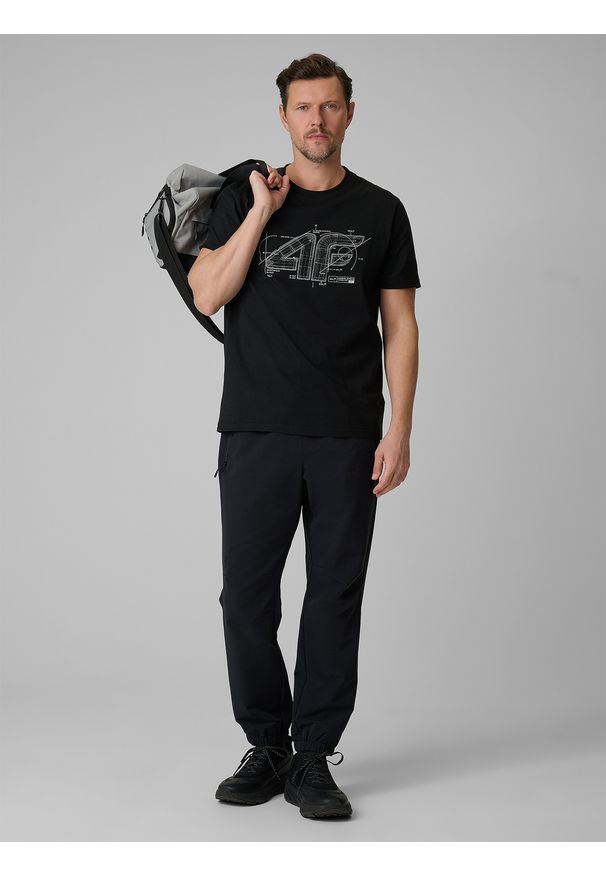 4f - 4F T-shirt regular z nadrukiem męski - czarny XL. Okazja: na co dzień. Kolor: czarny. Materiał: dzianina, bawełna, materiał. Wzór: nadruk. Styl: casual